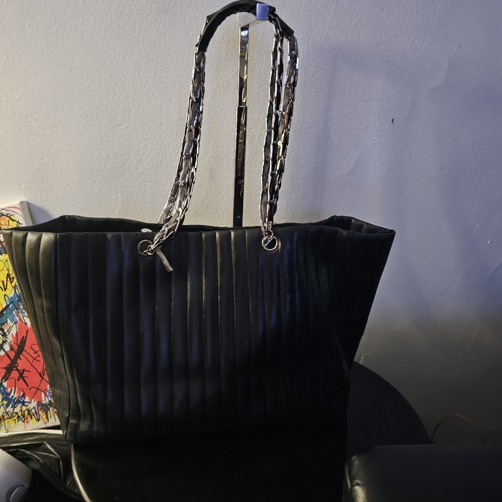Chanel Black Mademoiselle Quilted Tote - Picture 2 of 6